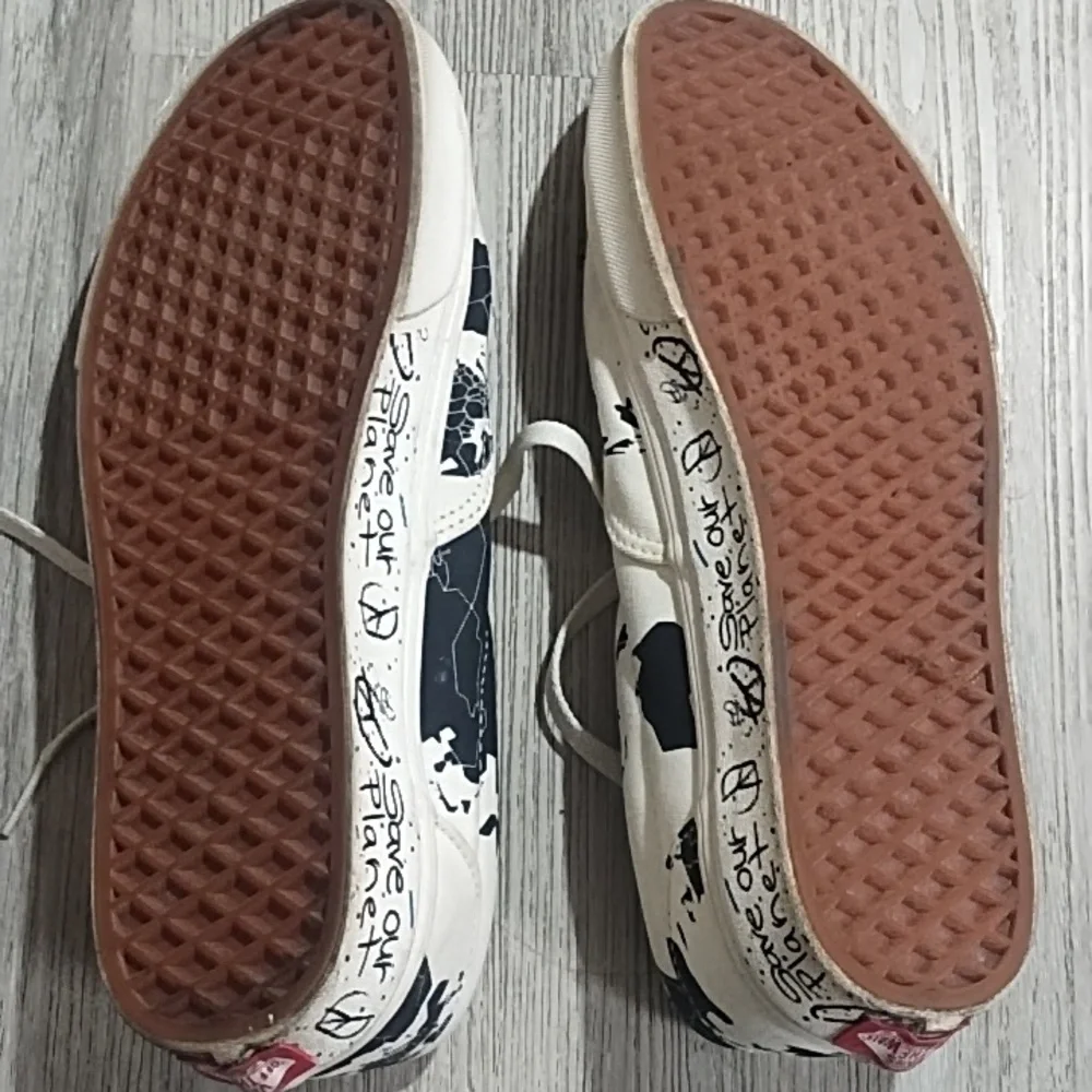 Vans White Sneakers with Black Map Design - Picture 5 of 5